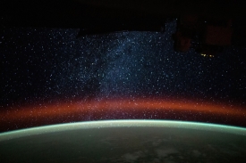 the milky way is pictured above earths atmospheric glow